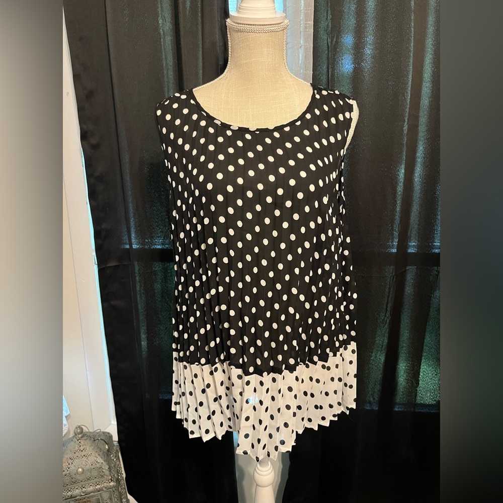 Melissa Paige Black and White Sleeveless Boxy Blouse